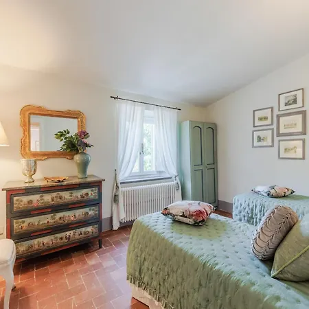 Tuscan With Stunning Views *