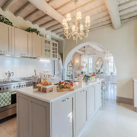 Tuscan With Stunning Views Villa