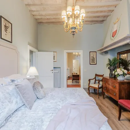 Tuscan With Stunning Views *