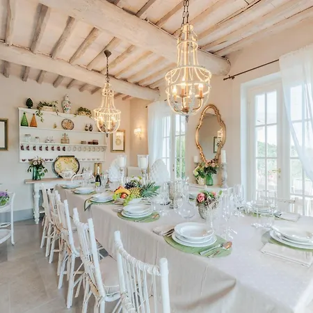 Tuscan With Stunning Views *