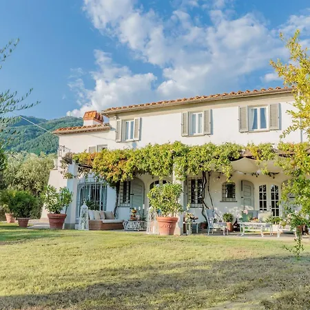 Tuscan With Stunning Views *