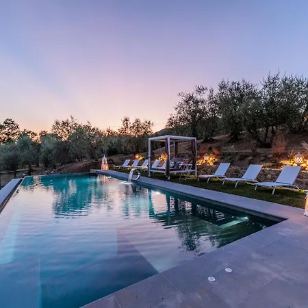 Tuscan With Stunning Views
