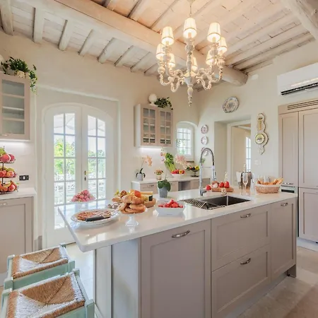 Tuscan With Stunning Views Villa *
