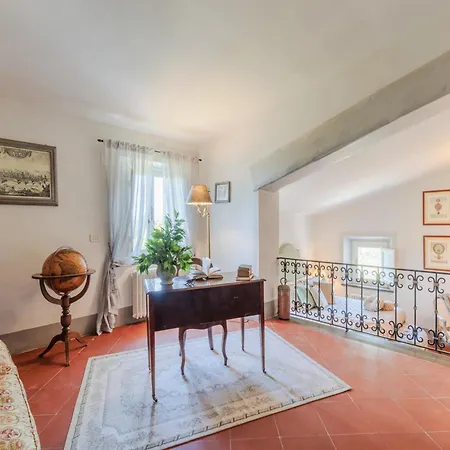 Tuscan With Stunning Views