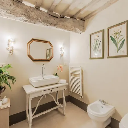 Tuscan With Stunning Views *